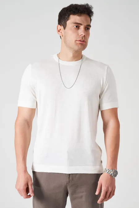 Erkek Ekru Bisiklet Yaka Etek Yırtmaçlı Triko Tişört