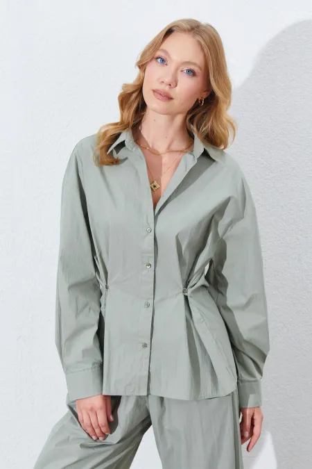 Chemise cintrée Çağla pour femme avec détails de boutons