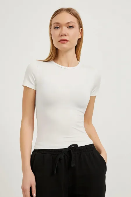 Kadın Beyaz Bisiklet Yaka Kısa Kollu Licralı Body