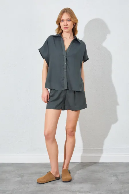 Kadın Açık Haki Oversize Düşük Kol Gömlek Şortlu Takım