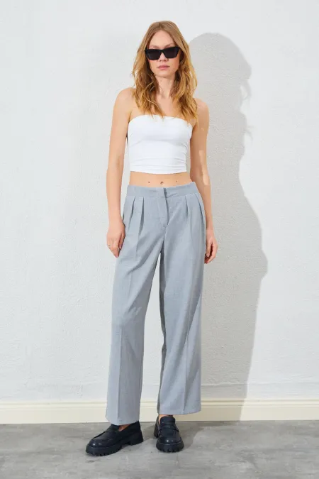 Kadın Gri Kemersiz Önü Çift Pileli Poliviskon Pantolon