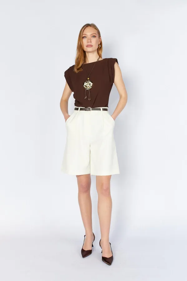Women's Cream 2037 Single Pleated Belted Bermuda Shorts