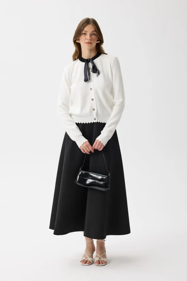 Cardigan blanc et noir pour femme avec détail foulard