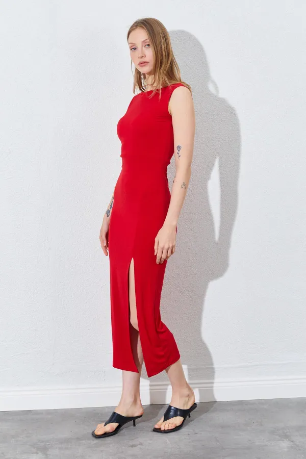 Kadın Kırmızı Ön Yırtmaçlı Arkası V Detaylı Askılı Elbise