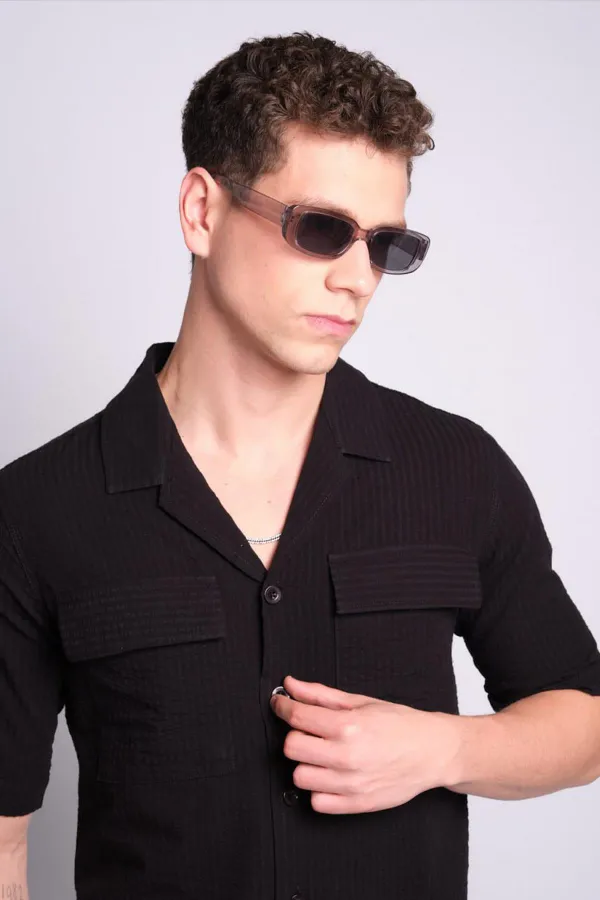 Erkek Siyah Apaj Yaka Kısa Kollu Kapak Cepli Kabartma Desenli Gömlek