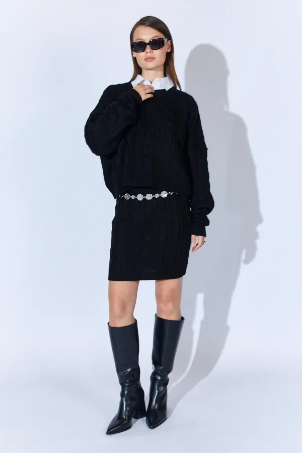 Kadın Siyah Saç Örgülü Etek Kazak Takım