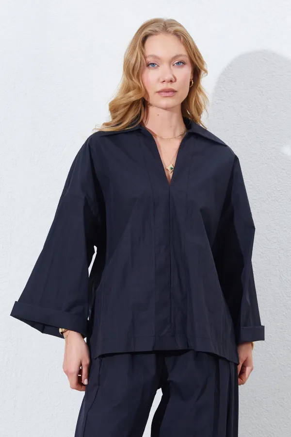 Kadın Siyah Derin V Yakalı Dirsek Kol Salaş Gömlek