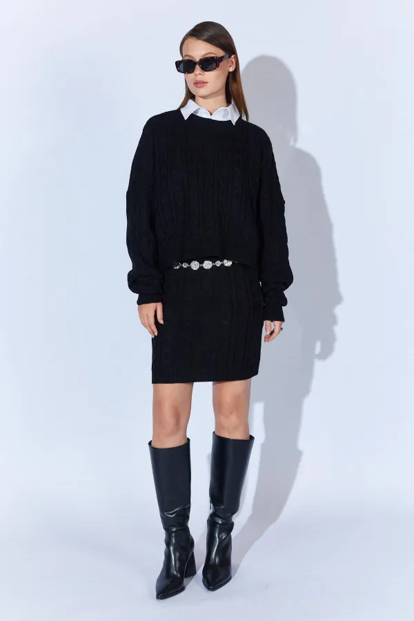 Kadın Siyah Saç Örgülü Etek Kazak Takım