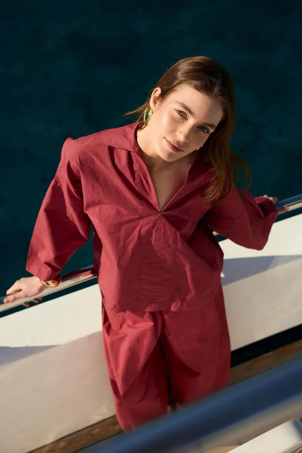 Kadın Bordo Bol Kollu Oversize Gömlek Beli Büzgülü Bol Paça Pantolon Takım Kadın Bordo Bol Kollu Oversize Gömlek Beli Büzgülü Bol Paça Pantolon Takım