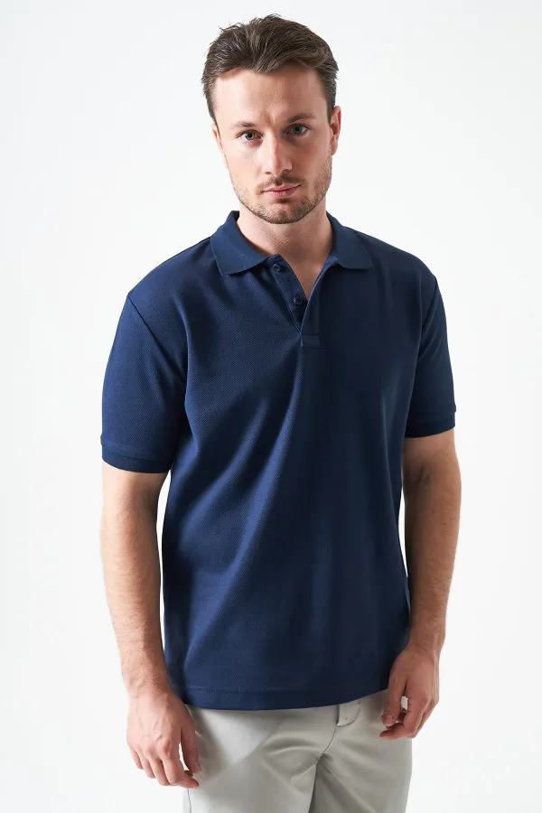T-shirt homme bleu marine à col montant, coupe basique, fente et deux boutons