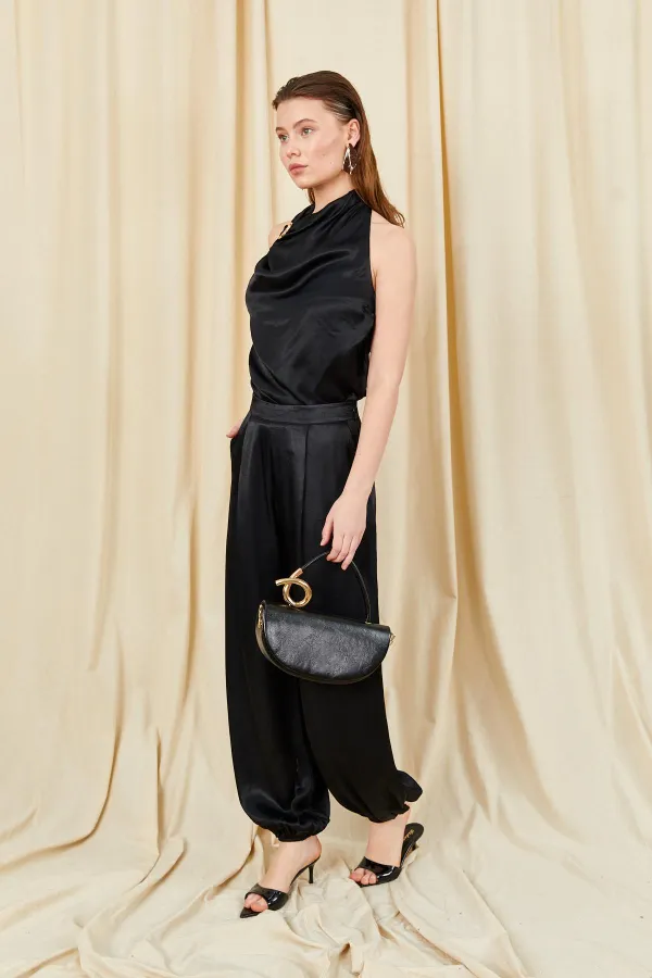 Kadın Siyah 9087 Yaka Bağlamalı Gold Tokalı Şalvar Pantolonlu Saten Takım