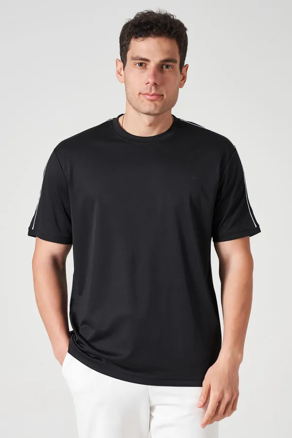 Erkek Siyah Bisiklet Yaka Omuz ve Yanları Biyeli Kagi Tişört