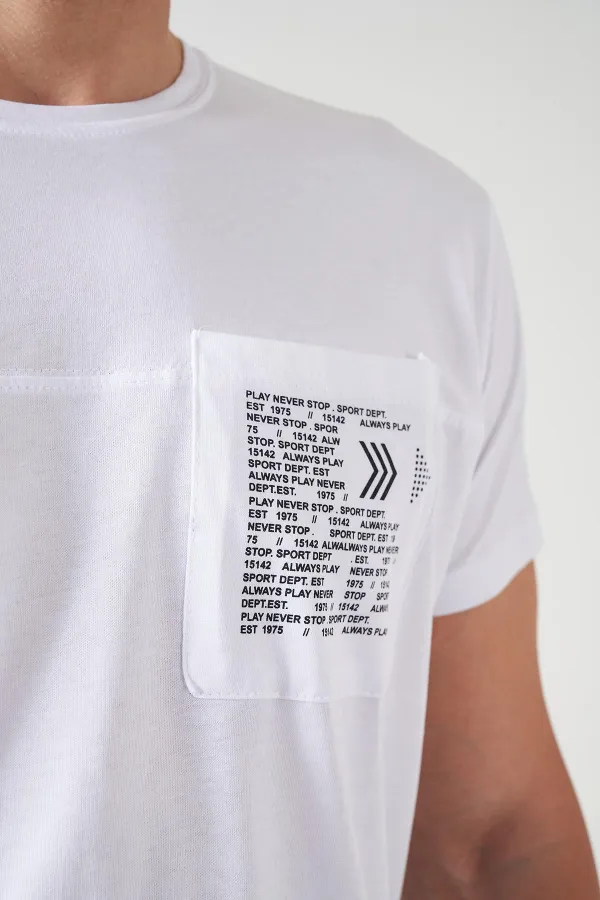 Erkek Beyaz Bisiklet Yaka Önü Parçalı Cep Baskılı Tişört