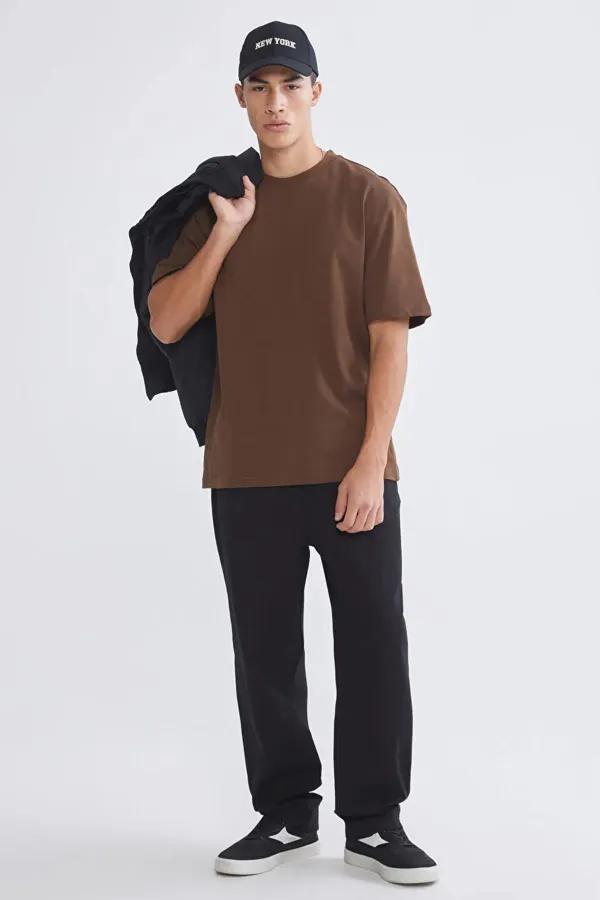 T-shirt basique en modal marron foncé à col rond pour homme