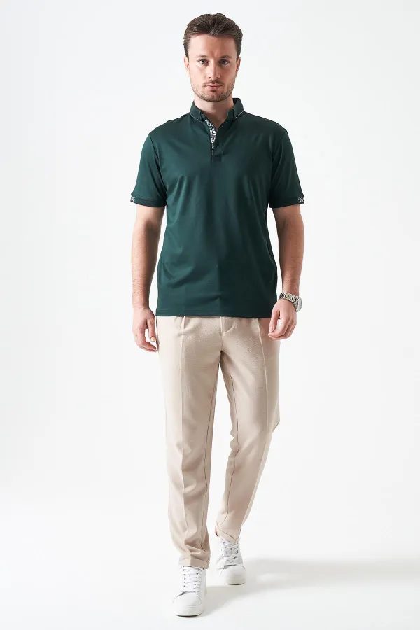 T-shirt à rayures pour homme, vert olive, col boutonné, à motifs.