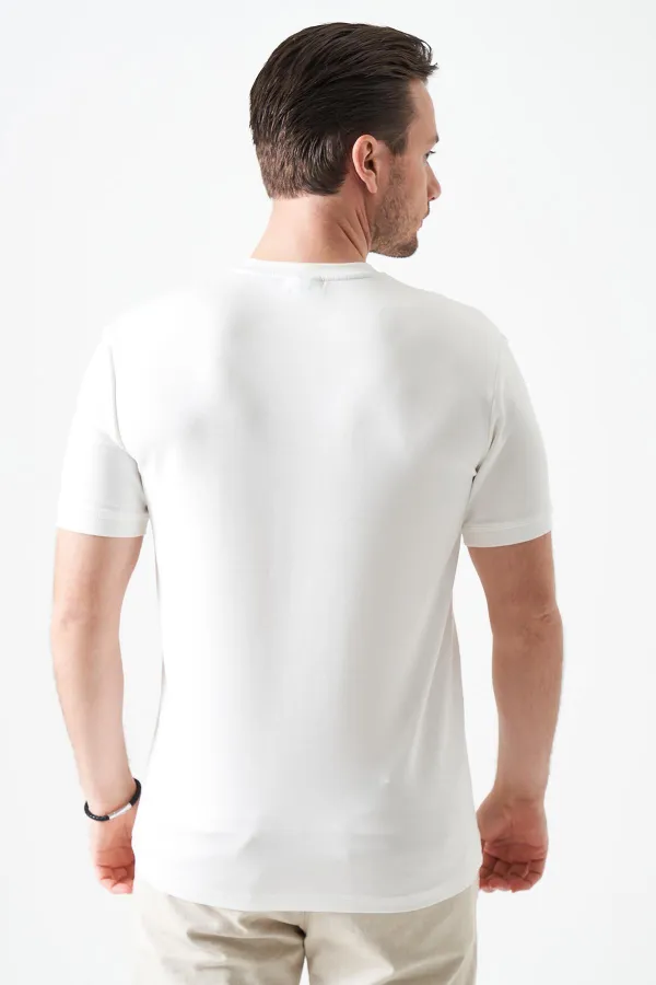 T-shirt blanc à col rond pour homme avec détail de large bande sur les épaules