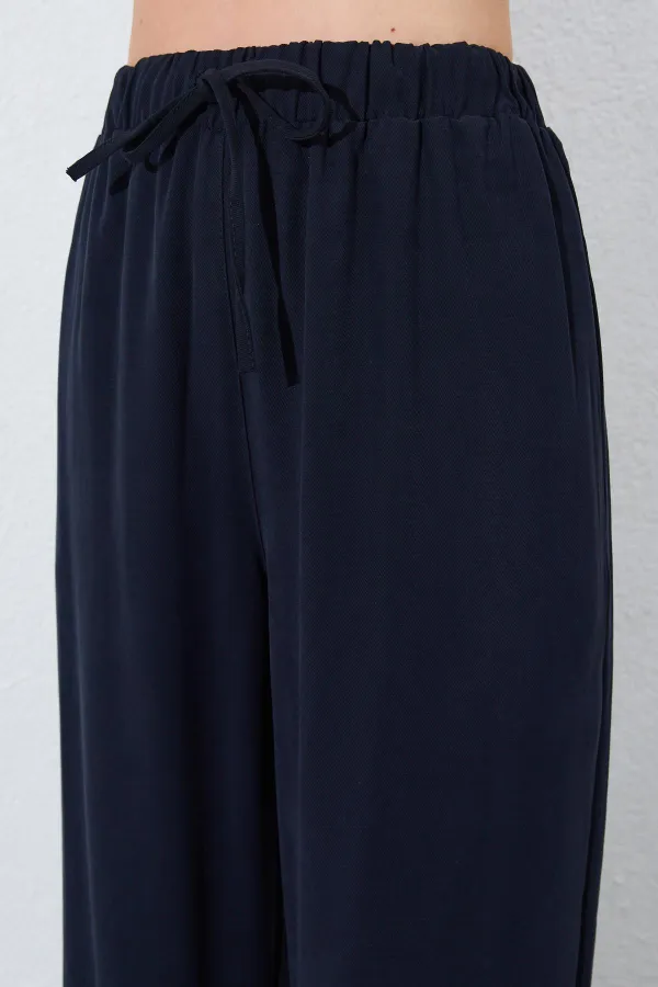 Kadın Siyah Bol Paça Beli Lastikli Pantolon