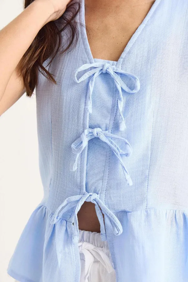 Kadın Mavi Önü Bağlamalı Kolsuz Eteği Fırfırlı Muslin Bluz