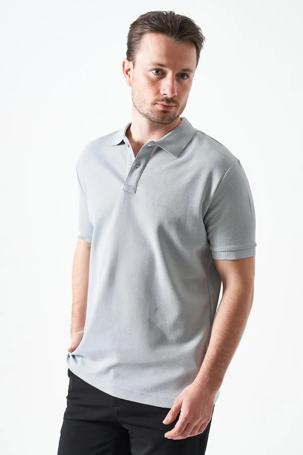 T-shirt gris pour homme, col montant, fente, deux boutons