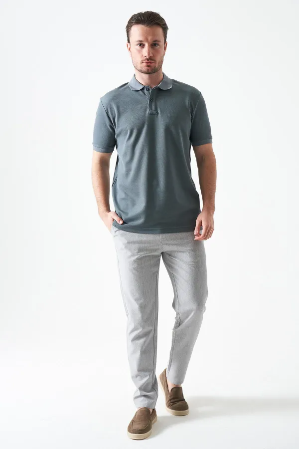 T-shirt homme anthracite à col montant, coupe basique, fente et deux boutons