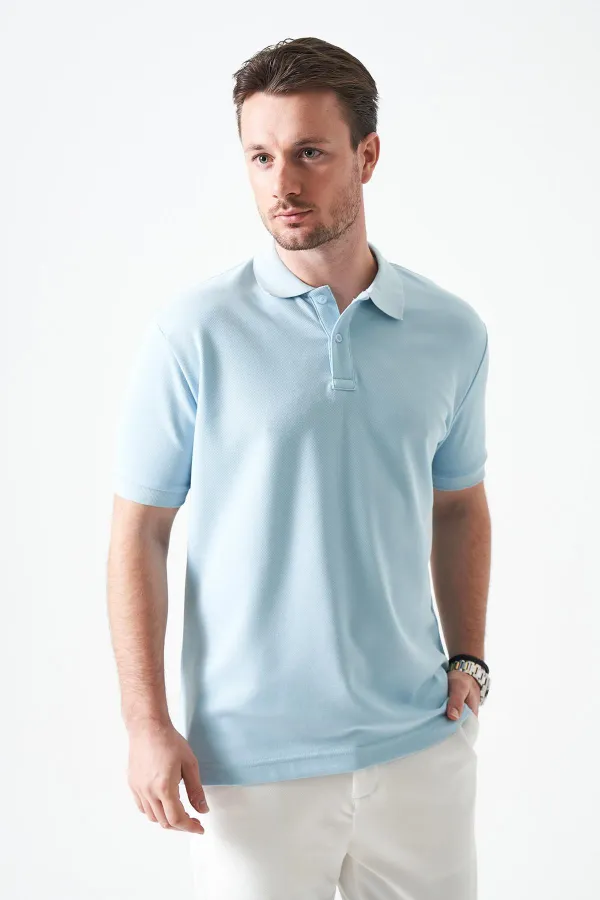 Erkek Boyalı Mavi Ayaklı Yaka Basic Ay Parçası Yırtmaçlı İki Düğmeli Tişört