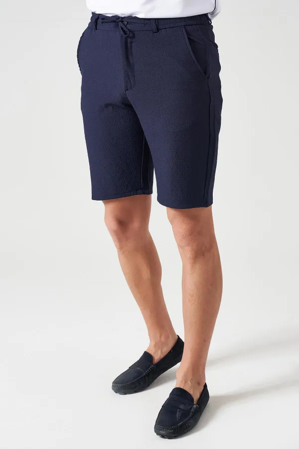 Short bleu marine pour homme, taille semi-élastiquée et finitions dorées