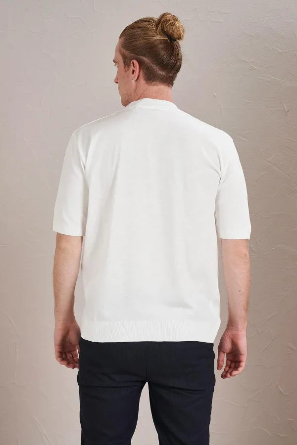 Erkek Ekru Dik Yaka Etek Ucu Ve Kolları Ribanalı Triko Tişört