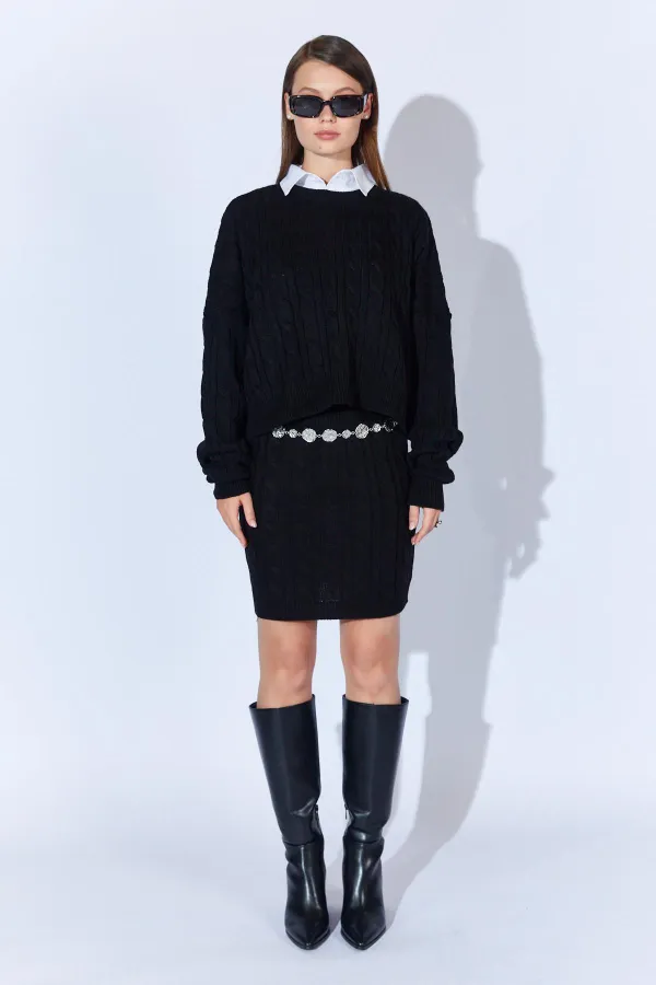 Kadın Siyah Saç Örgülü Etek Kazak Takım