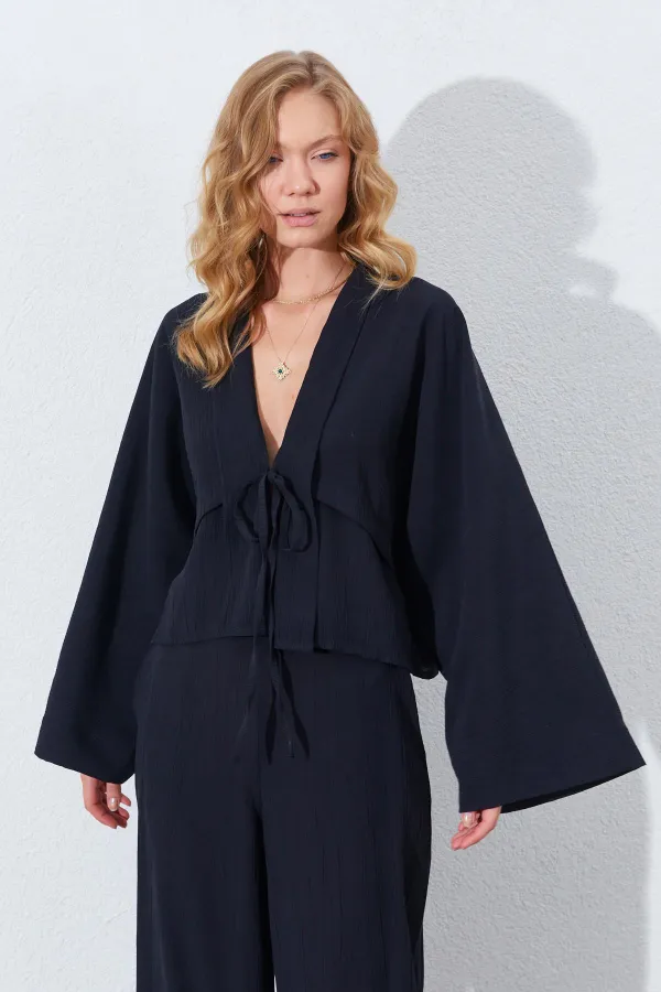 Kadın Siyah Önü Fırfırlı Kolları Salaş Bluz