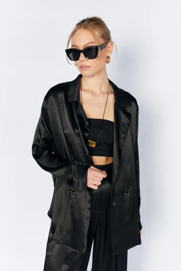 Veste en satin noir et or à un bouton pour femme