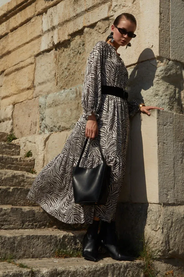 Kadın Zebra Desen TN026 Yaka Bağlamalı Desenli Uzun Şifon Elbise