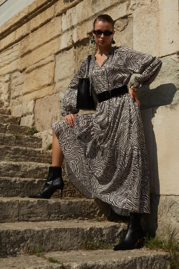 Kadın Zebra Desen TN026 Yaka Bağlamalı Desenli Uzun Şifon Elbise