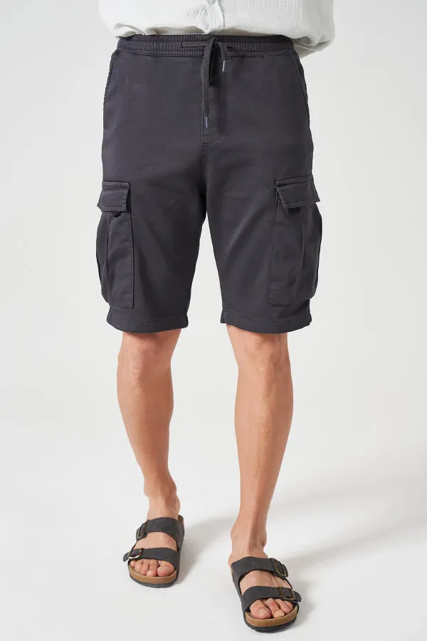 Short cargo homme anthracite en maille côtelée teinte en pièce
