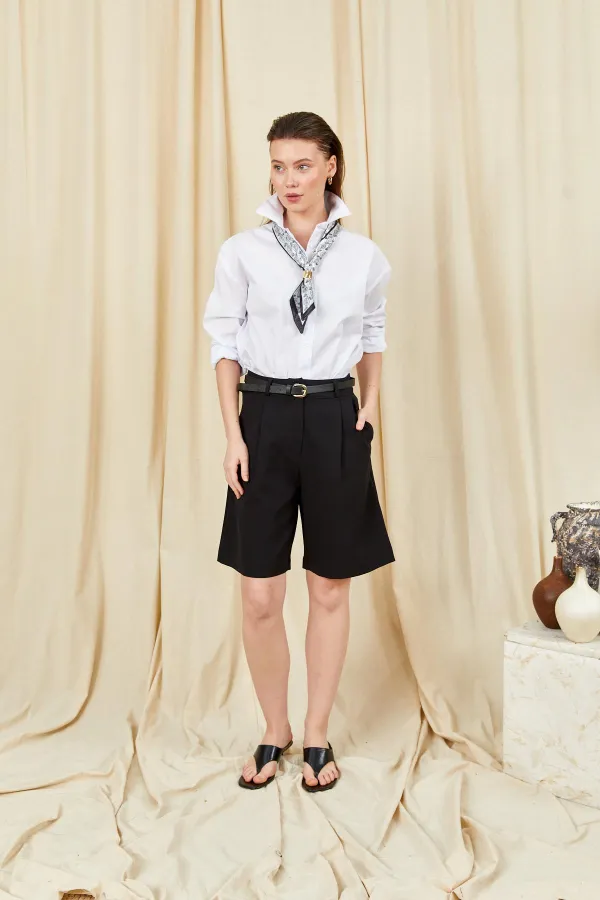 Kadın Siyah 2037 Tek Pileli Kemerli Bermuda Şort