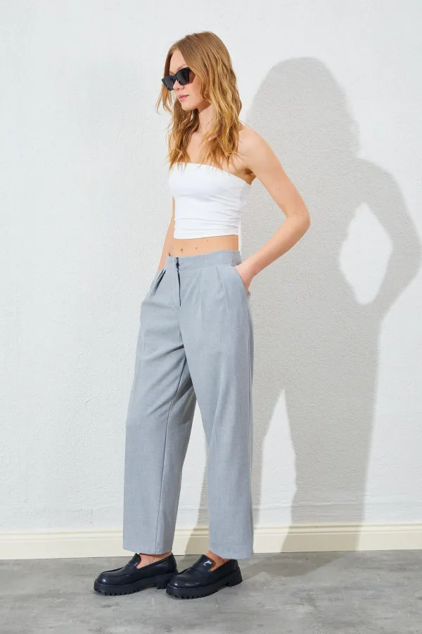 Kadın Gri Kemersiz Önü Çift Pileli Poliviskon Pantolon