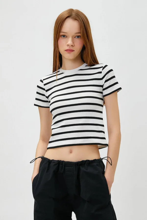 Kadın Beyaz-Siyah (25512) Bisiklet Yaka Çizgili Kısa Kollu Full Likra Ribana Tişört