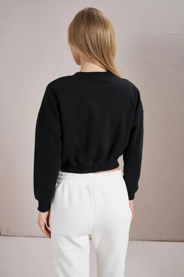 Women's Black Quiet Dreams Print Three-Thread Crop Sweatshirt