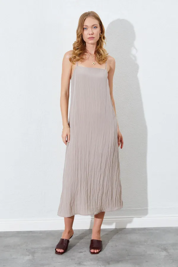 Kadın Vizon İp Askılı Kırışık Uzun Elbise