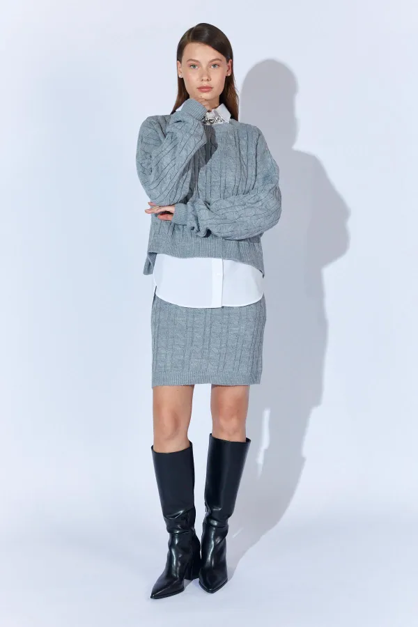 Kadın Gri Saç Örgülü Etek Kazak Takım