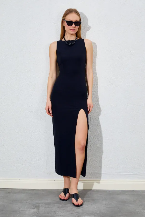 Kadın Siyah Belden Oturtmalı Uzun Yırtmaçlı Elbise