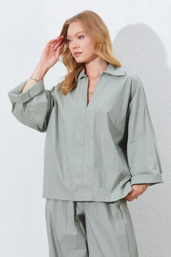 Kadın Çağla Derin V Yakalı Dirsek Kol Salaş Gömlek