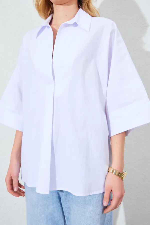 Kadın Beyaz Düşük Kol Önü Patlı Salaş Kesim Gömlek