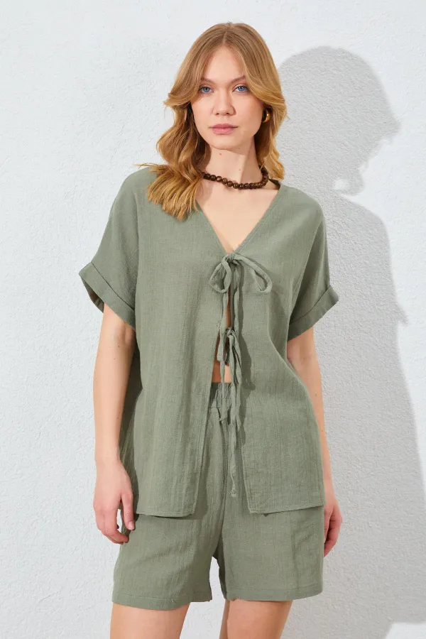 Kadın Haki Düşük Kol Bağlamalı Bluzlu Şortlu Keten Takım