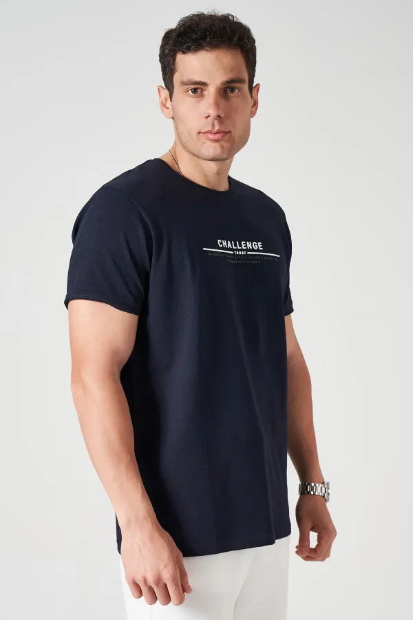 Erkek Lacivert Bisiklet Yaka Enjeksiyon Baskı Challenge Yazılı Tişört