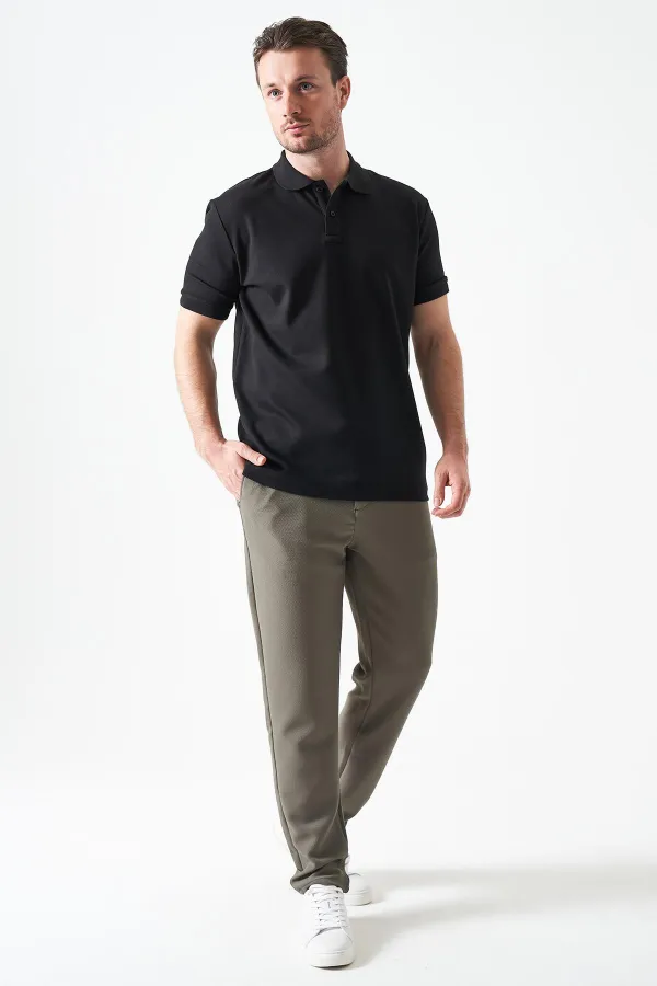 T-shirt noir pour homme, col montant, fente, deux boutons