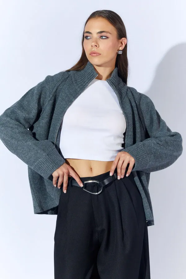 Kadın Antrasit Dik Yakalı Dışardan Dkişli Fermuarlı Hırka