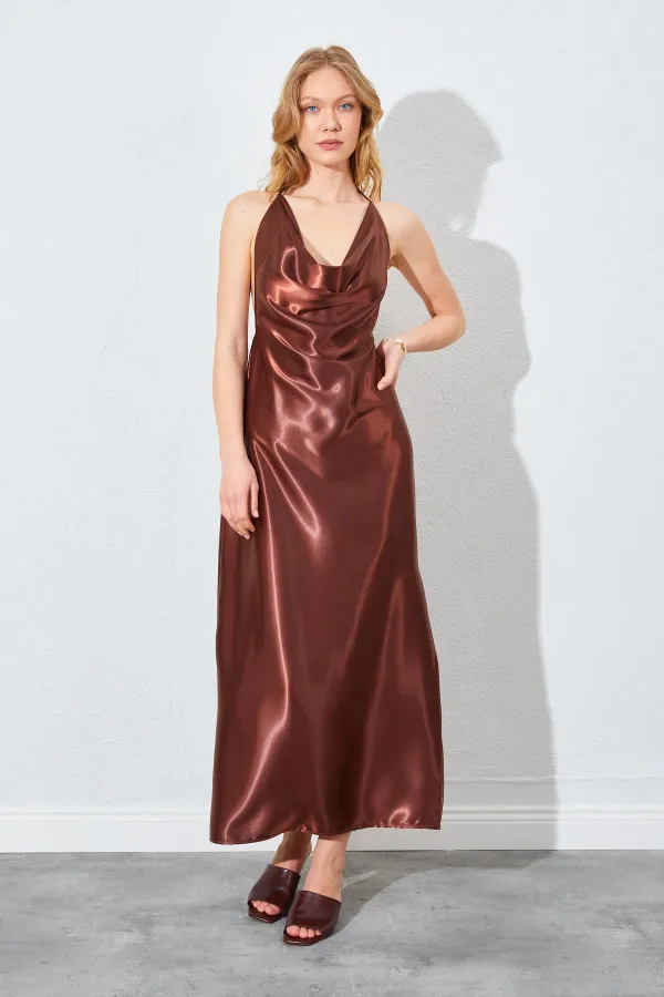 Kadın Kahve Degaje Yaka Saten Uzun Elbise