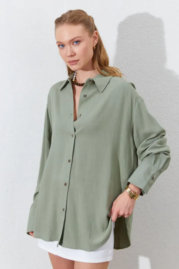 Chemise en lin kaki oversize pour femme