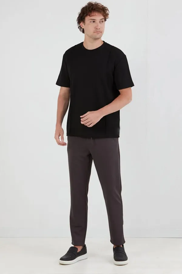 T-shirt noir à col rond en modal pour homme avec surpiqûres sur le devant