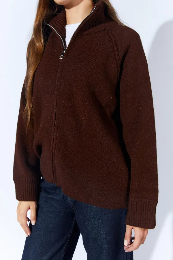 Kadın Kahve Dik Yakalı Dışardan Dkişli Fermuarlı Hırka